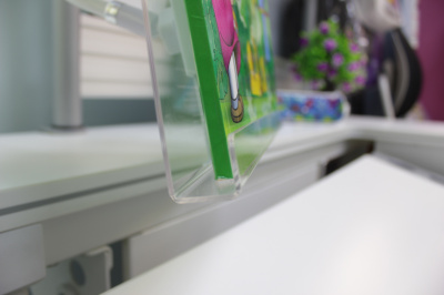 Книжный держатель Trifecta. Пластиковый