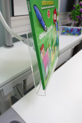 Книжный держатель Trifecta. Пластиковый